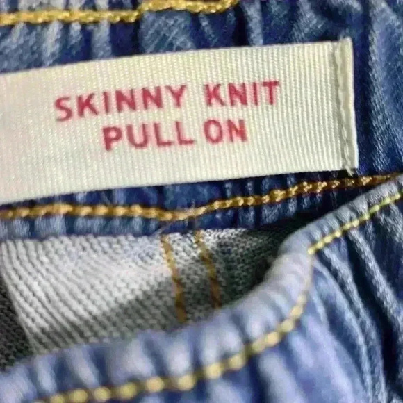 Levi’s Skinny Pull on Jeans - Picture 9 of 9